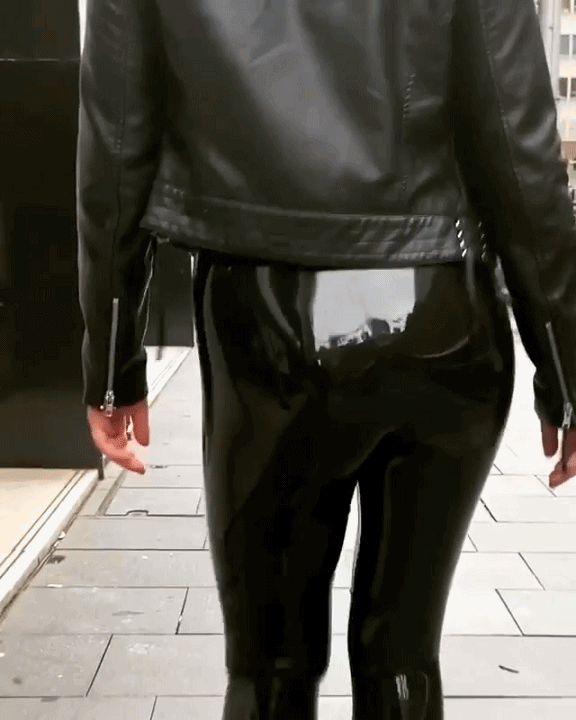 好看的美女GIF图片：爱穿紧身裤，爱摇摆的妹子！