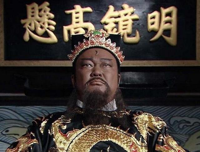 包拯在60岁寿宴上感叹膝下无子，儿媳却突然下跪说：这是您儿子