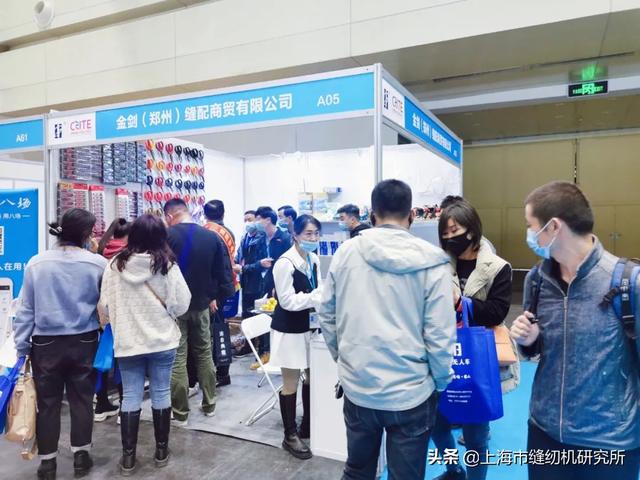 服装行业的纺织机械展