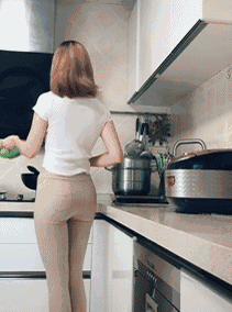 让人欲罢不能的美女GIF动图：兄弟咋这么没出息，不行换我！