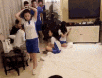 性感美女的动态图图片：高中毕业了，好怀恋