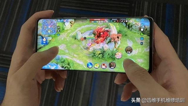 手機曲面屏對比直面屏為何被網友吐槽？這六點原因很真實一定要看