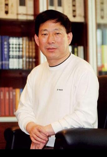 1986年，淮安教师为生二胎放弃铁饭碗，下海经商却打拼出千亿财富