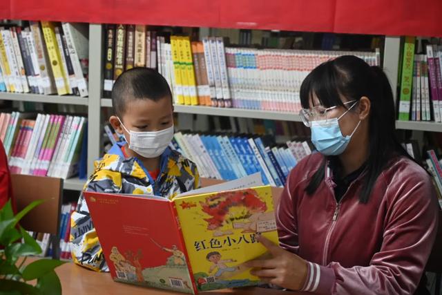 闻喜县文化和旅游局举办“红色经典·亲子阅读”活动