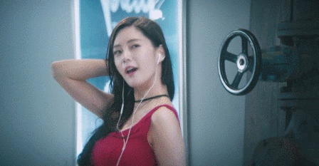 性感美女GIF动图大图：这可是仙女才有的水雾缭绕啊！