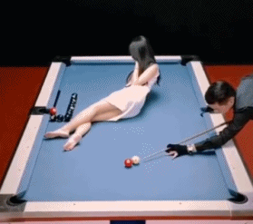 非常内涵的美女动态图：穿外套进温泉是不对的！?
