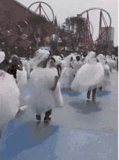 精彩的动态图片GIF:我就蹭蹭,别紧张!