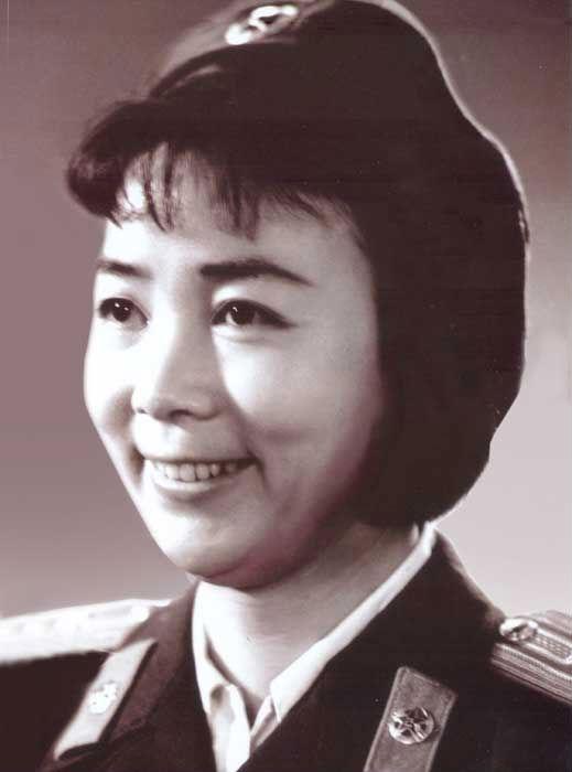 田华简介:无绯闻，不滥情，人人清白干净，这7位老艺术家，才是演艺圈清流