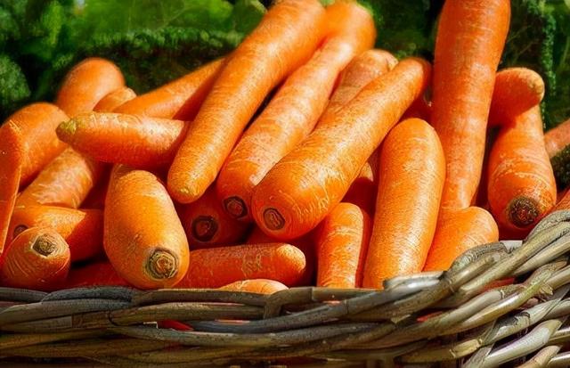 14岁男孩身高180cm，儿科医生：冬季多吃“4黄”，或有助孩子长高