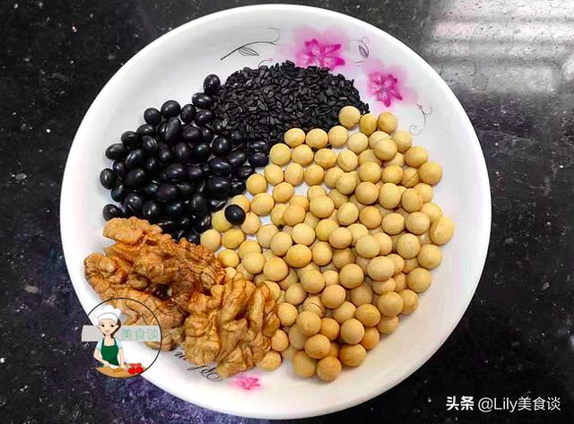 秋天，这“2黑2黄”多给孩子吃，浓稠细腻含钙量高，打成糊真香呀