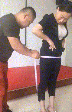 美女邪恶动态图图片：你快点量啊！墨迹什么呢？是不是想占我便宜