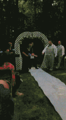 爆笑的动图GIF：你的男朋友正在痴痴地看着你