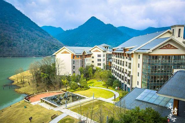 黄山山顶住宿黄山太平湖畔的度假酒店在这里倾中央对黄山区的规划