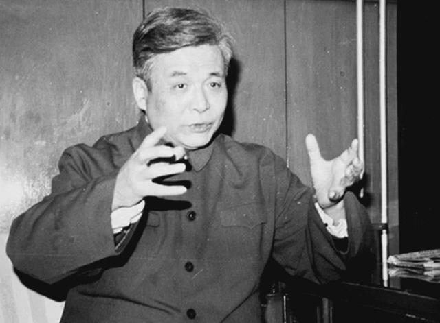 我国第一颗原子弹 我国第一颗原子弹（我国第一颗原子弹爆炸图片） 生活