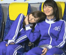 性感美女的邪恶GIF：左白石麻衣右生田绘梨花