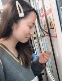 美女的性感动态图：这姑娘蠢的让人心疼呀！