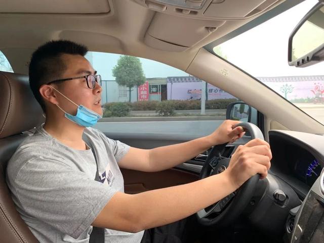 河南开封一大学生活剥父母