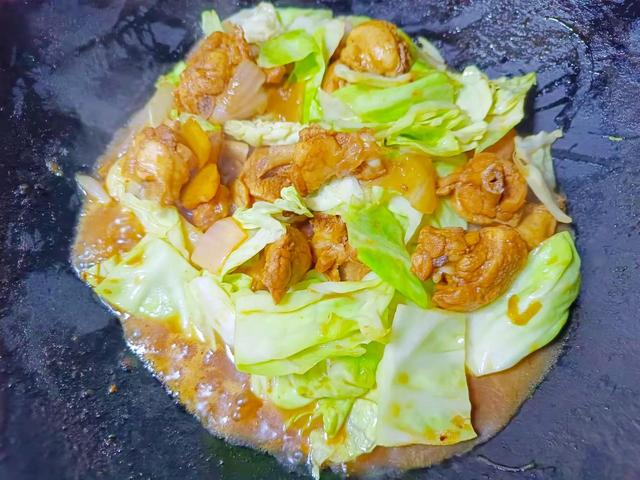 清明节吃青团时也要给家人做道焖菜，含优质蛋白，助力提高免疫力