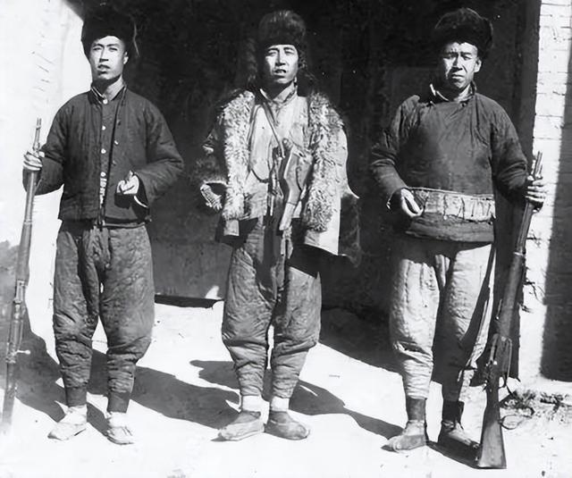 1937年，周恩来劳山遇刺，11名警卫壮烈牺牲，究竟何人如此大胆？