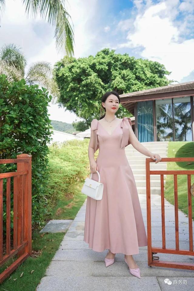 結婚四周年，我們帶女兒穿越回婚禮那一天…