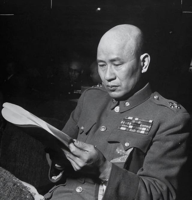 66年白崇禧去世，身下床单被撕得稀烂，蒋介石：他就是个再嫁寡妇