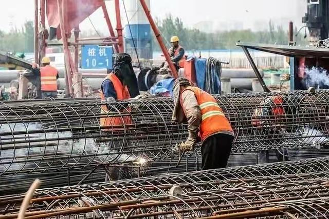 2022年打工太难了！“清退令、返乡潮”，农民工该咋办？答案来了