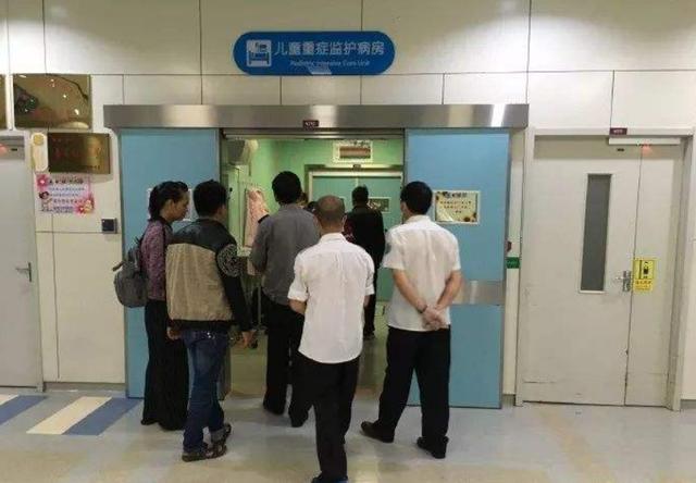 5岁女童心跳停止，医生让见最后一面，救活后才知还有更糟的消息