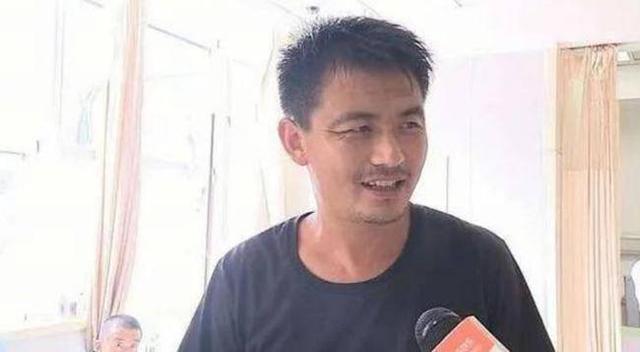 9岁网红杀鱼弟：从一夜爆红到痛喝百草枯，只因赔了两毛钱