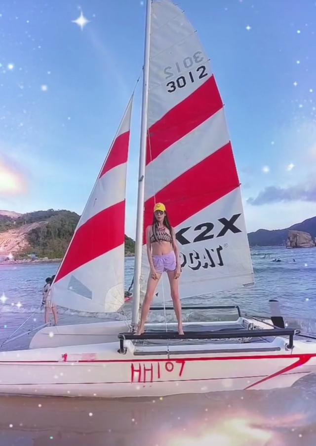 微信四女游艇跳舞视频（三亚游艇美女小姐姐跳舞）