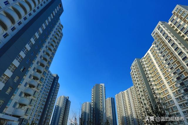 2022年住宅供应量告急？卖地陷入僵局，房企土储达12年来最低水平