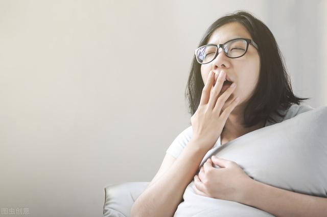 早醒就是失眠吗？入睡困难的原因是什么，家里有老人更要注意了