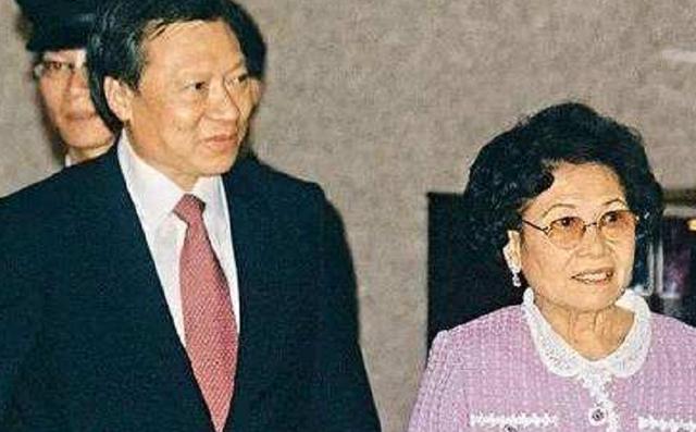 身价七百亿的中国第一包租婆：收租年入两百亿，3子却为钱内讧