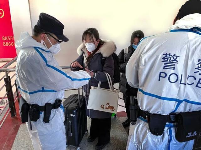 5天42例，葫芦岛传播链条清晰，主要为4个家庭聚集发病