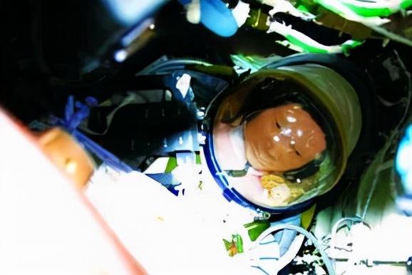 被选中的她们，进入太空前死去