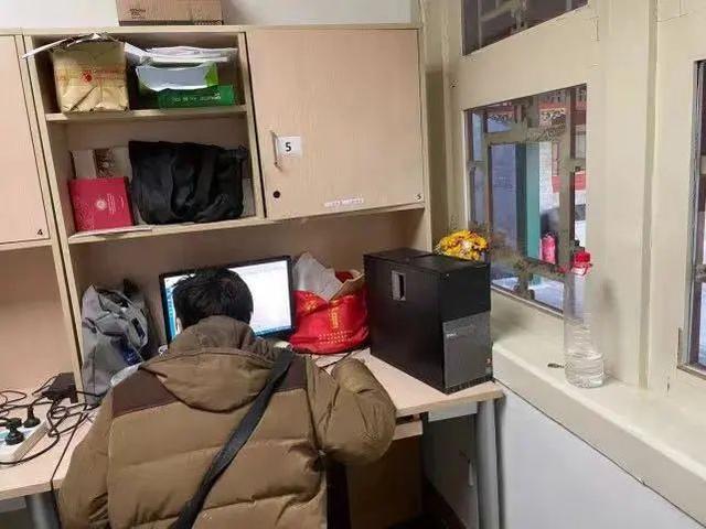 韦神上热搜，耗材急来踩，跪舔美国的角度真刁钻