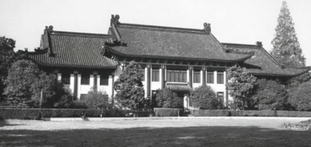 张灵甫长子，和父亲只见过一次，当了20年教师，从不主动接受采访