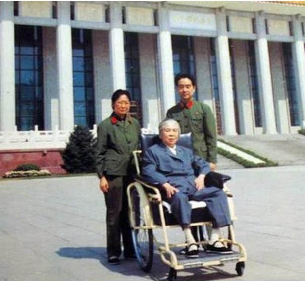 1976年，孔继宁14岁外公毛主席去世，孔继宁：妈妈一直想念外公