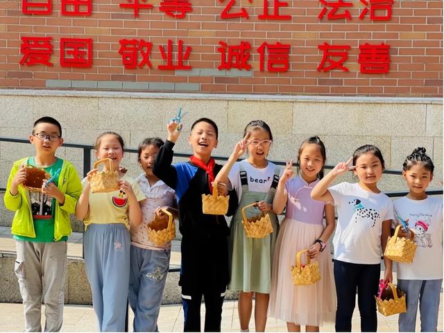 赚积分，换枇杷！行远小学开展“夏耘尝果季”劳动教育课程
