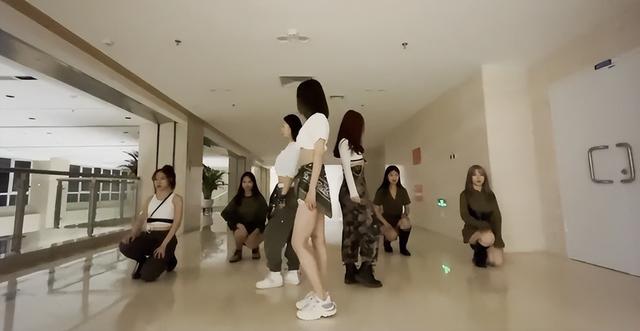 跳舞研究所——和平精英在研究所跳舞