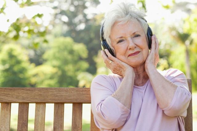 女性长寿的标志：记住这八个字，长寿与你有缘