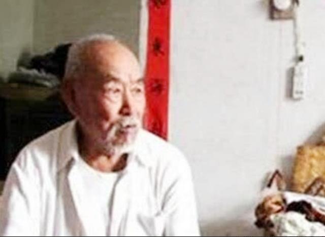 山东老人信守诺言，为抗日无名英雄守墓长达74年，92岁时奇迹出现