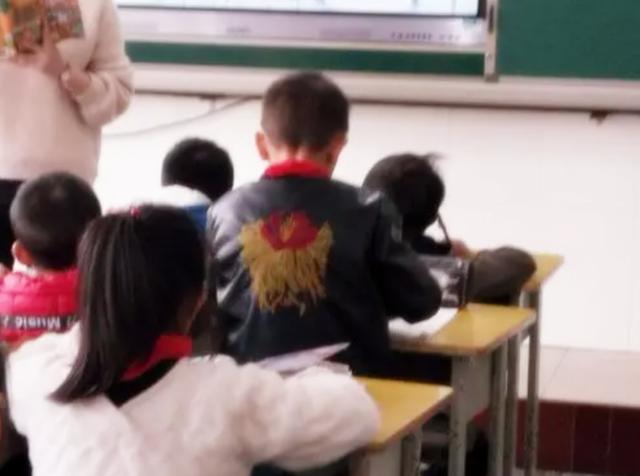资深教师的掏心话：上课总举手的孩子真心不喜欢，和学习好坏无关