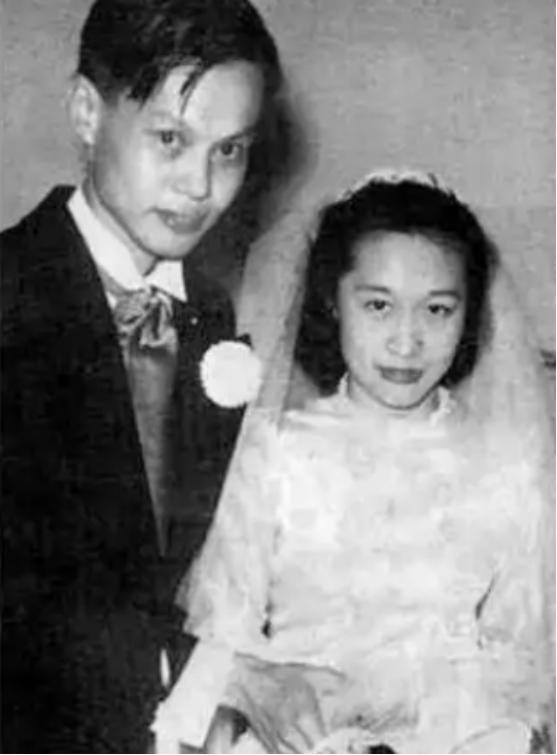 杨振宁见到杜聿明时称杜先生好，周总理笑了笑说：该叫岳父