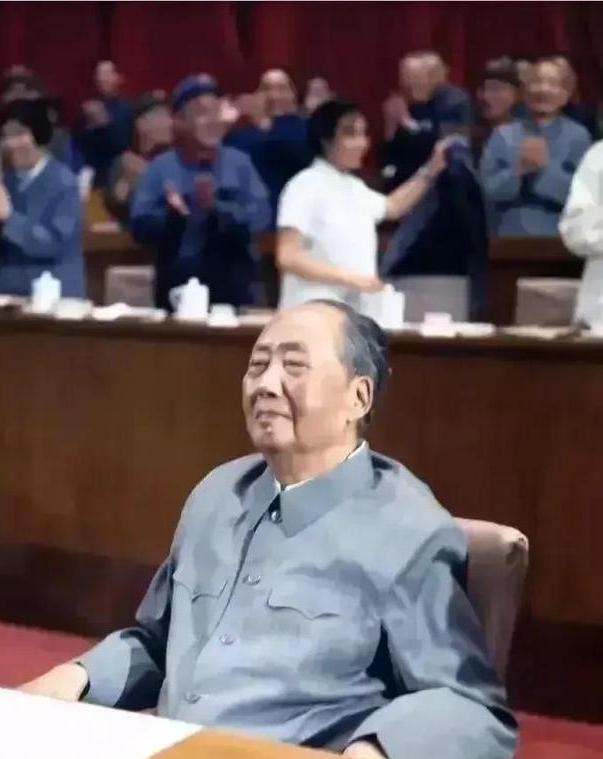 1973年，毛主席突然召集各大军区司令，说：君不见朝歌屠叟辞棘津