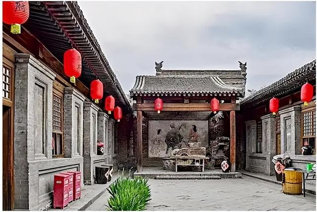 阎锡山客死异乡，30年后儿子回忻州老宅，售票员喊：同志请买票