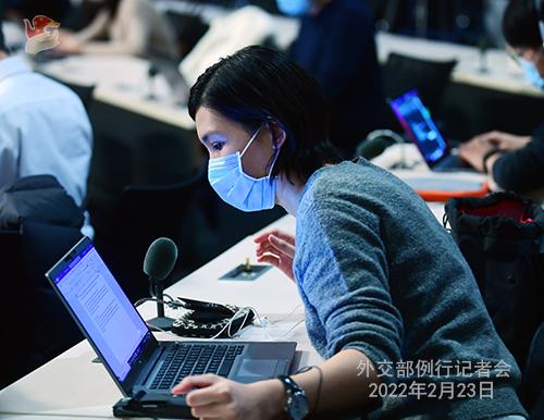 俄军出兵，华春莹灵魂拷问：有没想过把一个大国逼到绝境的后果？