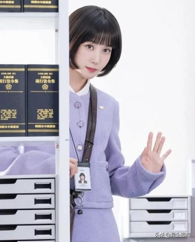 �ڶ���ѧ�ĺ�������Ů(����ѧ��Ů����������У����ϵ��ҵ����Ӣ���ǵ���ѧ��)