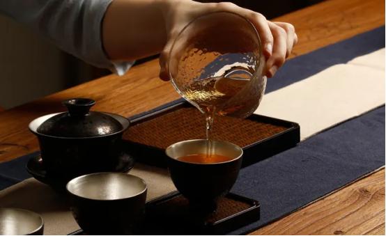 绿茶放了10年还能喝吗？绿茶的最佳饮用期，到底是多长时间？