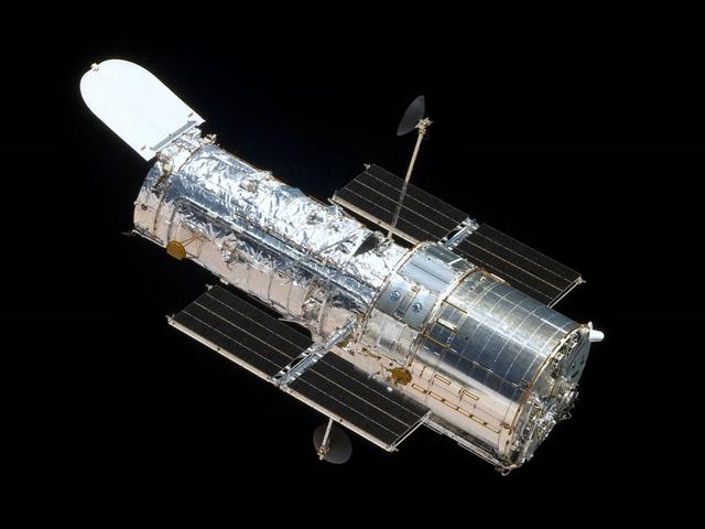 既然星光是亿万年前发出来的，那我们看到的宇宙，都是假的吗？