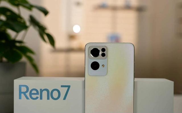 OPPO新款旗舰手机发布，轻薄设计主打颜值拍摄，当然也能玩游戏